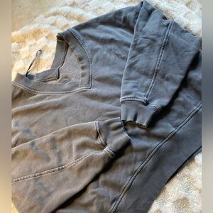 Aerie v-neck cropped crew